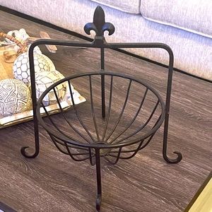 Fleur-de-lis Fruit Basket